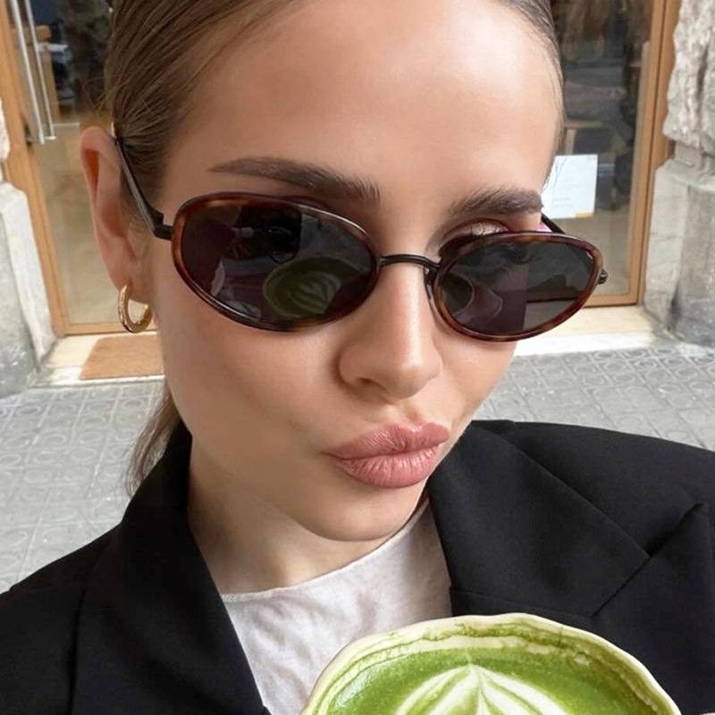 نظارات شمسية عصرية جديدة بإطار - مراجعة Street Fashion Definition وسعره