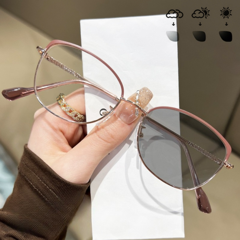 نظارات طبية فوتوكرومية خفيفة ا - مراجعة Street Fashion Definition وسعره